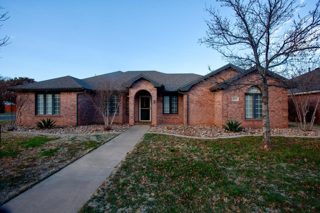 single story home featuring a front yard