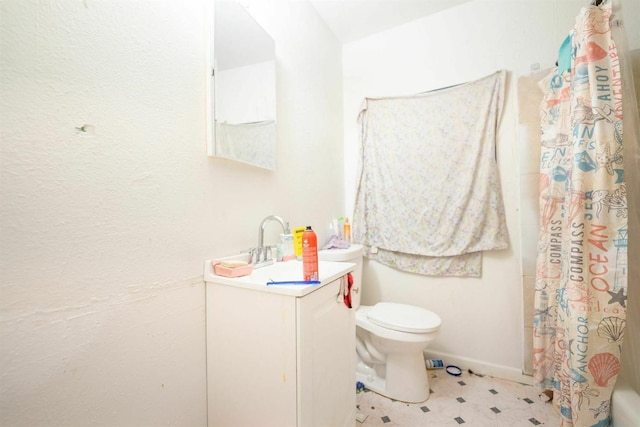 full bathroom featuring vanity, shower / bath combo, and toilet