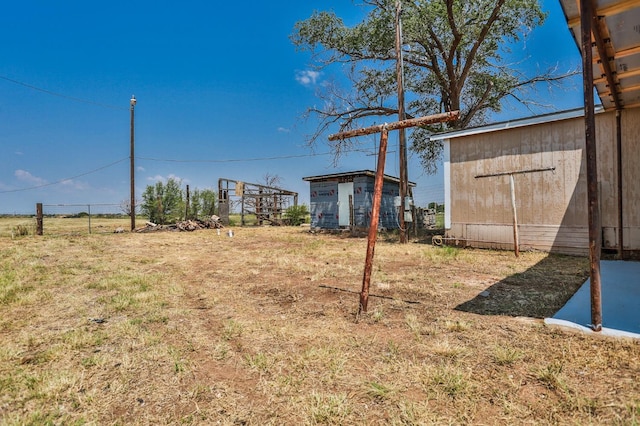 view of yard with a storage shed