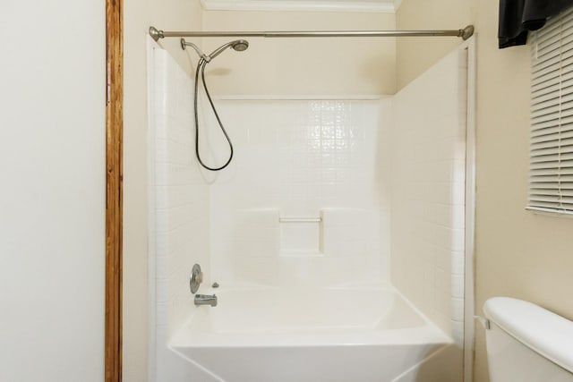 bathroom featuring toilet and washtub / shower combination