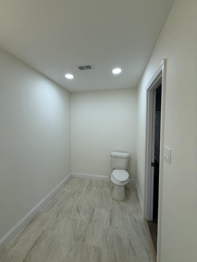 bathroom featuring baseboards, visible vents, toilet, marble finish floor, and recessed lighting