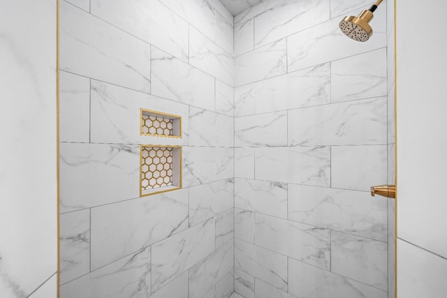 bathroom featuring tiled shower