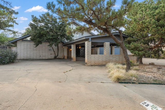 view of front of house featuring a carport