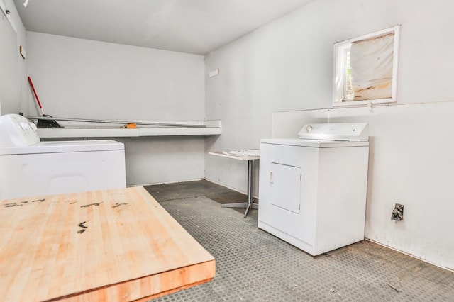 laundry room featuring independent washer and dryer