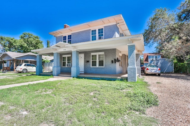 view of front of property featuring a front yard and a porch