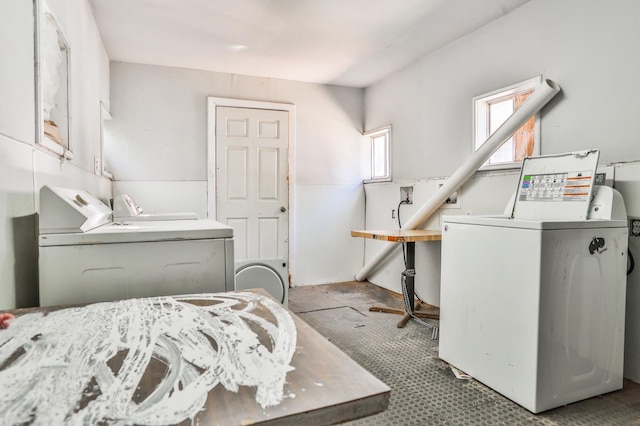 laundry area featuring light colored carpet and independent washer and dryer