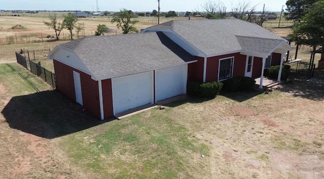 single story home featuring a rural view