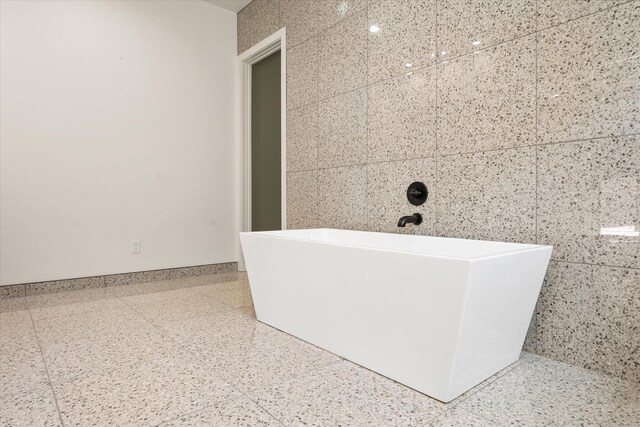 12001 Vicksburg Ave, Lubbock, TX 79424 - bathroom featuring a soaking tub