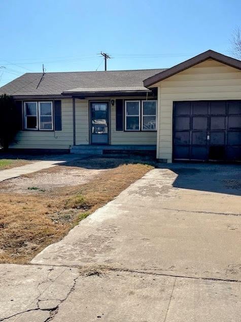 single story home featuring a garage