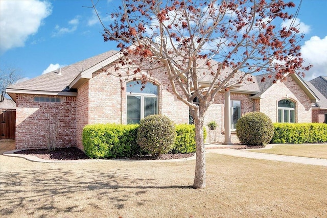 view of front of property with a front lawn