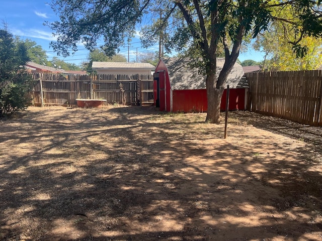 view of yard with a shed