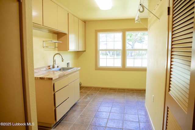 5412 20th St, Lubbock, TX 79407 - kitchen featuring a sink