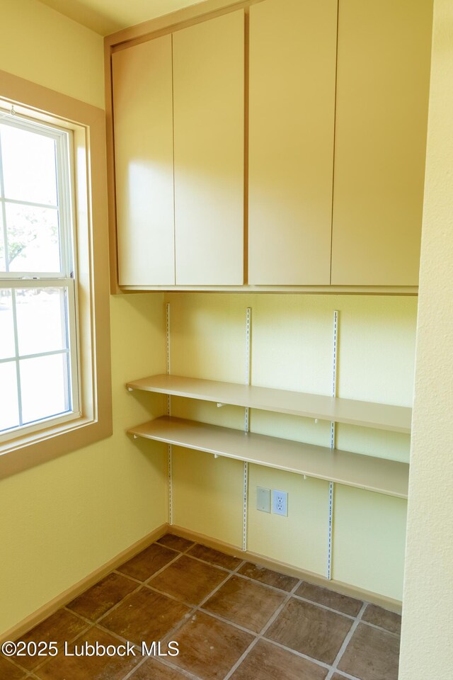 5412 20th St, Lubbock, TX 79407 - detailed view of baseboards