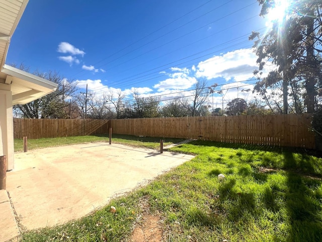 view of yard featuring a patio