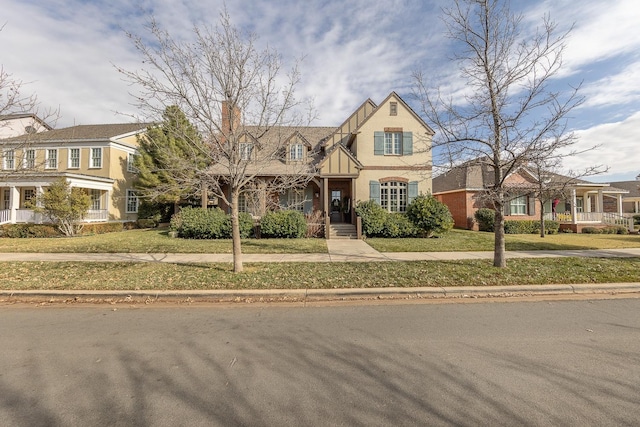 view of front of home featuring a front lawn