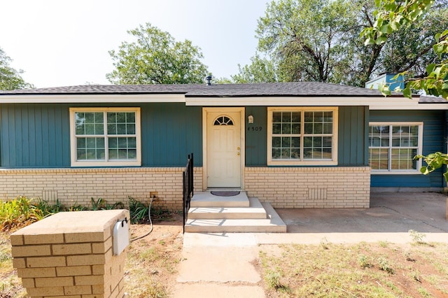 view of front of property