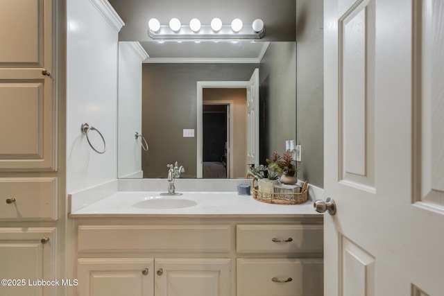 5516 101st Pl, Lubbock, TX 79424 - ensuite bathroom featuring vanity and crown molding