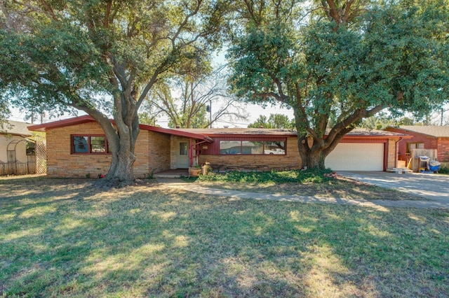 ranch-style home featuring a garage and a front lawn