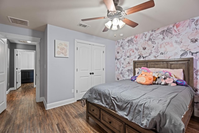 bedroom with dark hardwood / wood-style floors, ceiling fan, and a closet