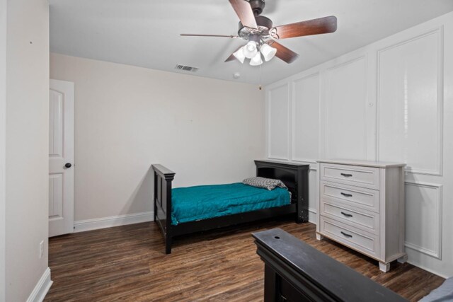 bedroom with dark wood-type flooring and ceiling fan