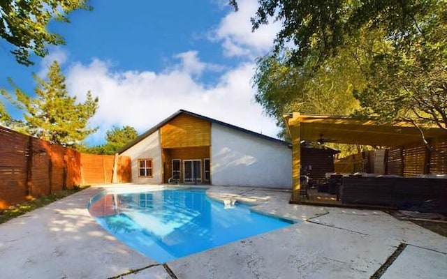 view of swimming pool featuring a patio