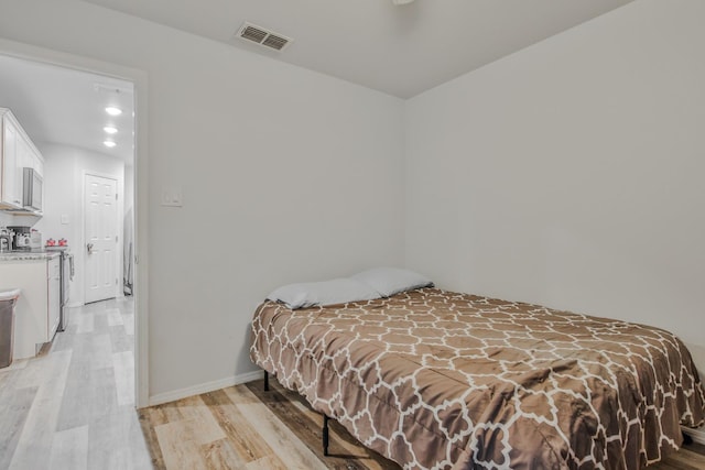 bedroom featuring light hardwood / wood-style flooring and ceiling fan