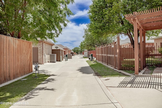 9805 Savannah Ave, Lubbock, TX 79424 - view of concrete alley