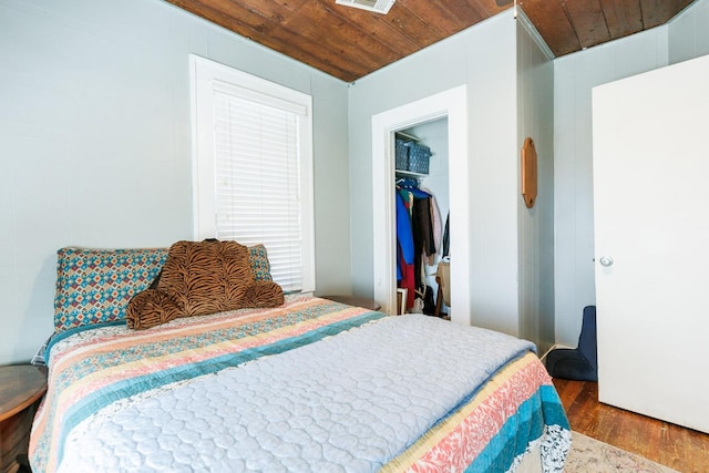 bedroom featuring wood ceiling, hardwood / wood-style floors, and a closet