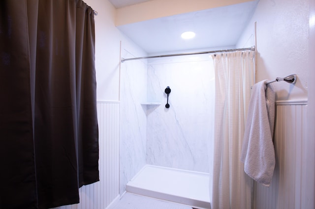 5426 9th St, Lubbock, TX 79416 - full bathroom featuring curtained shower, a wainscoted wall, and a decorative wall