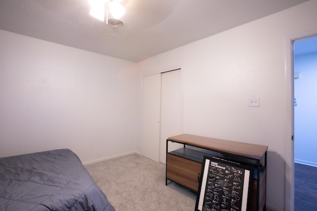 5426 9th St, Lubbock, TX 79416 - bedroom featuring carpet floors, a closet, and beverage cooler