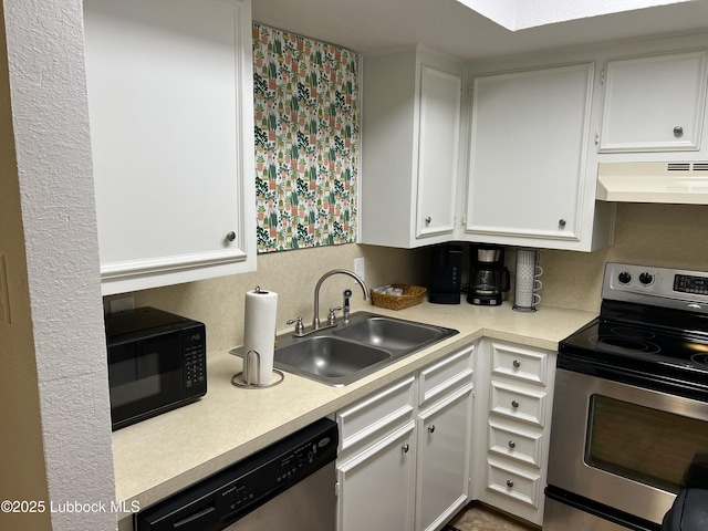 8601 Memphis Dr Unit B-40, Lubbock, TX 79423 - kitchen featuring under cabinet range hood, appliances with stainless steel finishes, a sink, light countertops, and white cabinetry