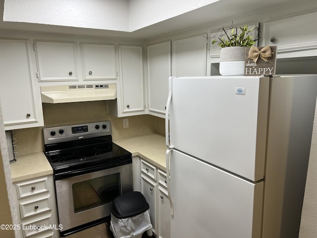 8601 Memphis Dr Unit B-40, Lubbock, TX 79423 - kitchen featuring freestanding refrigerator, stainless steel electric range, under cabinet range hood, and light countertops