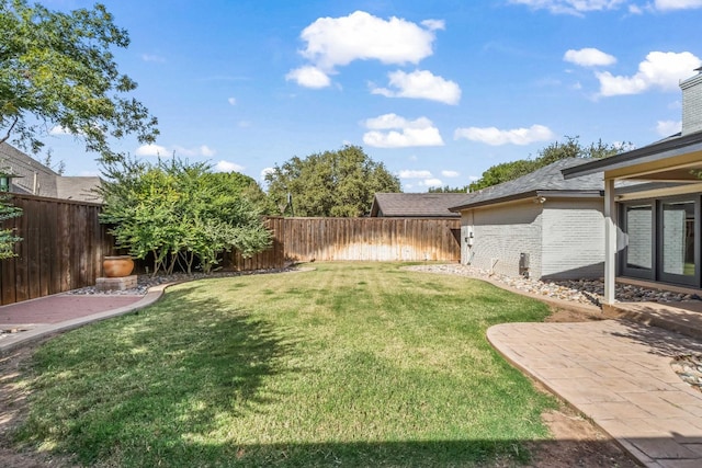 view of yard featuring a patio area