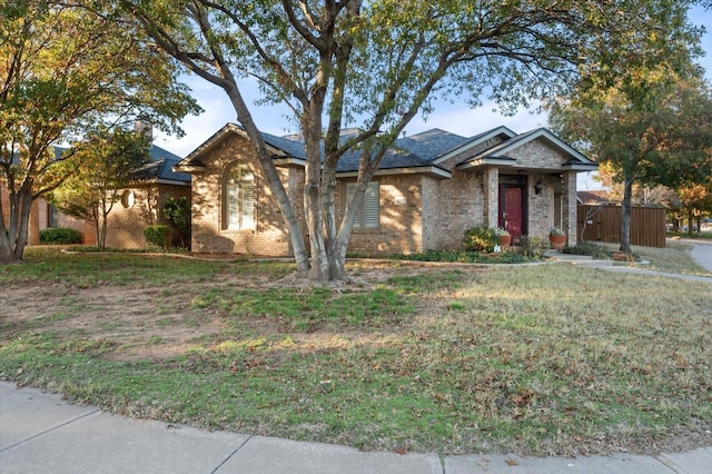 view of front of home featuring a front yard