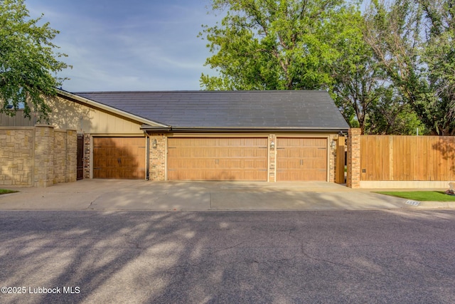 4517 9th St, Lubbock, TX 79416 - garage with concrete driveway and fence