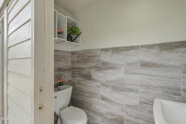 4517 9th St, Lubbock, TX 79416 - bathroom featuring tile walls and toilet
