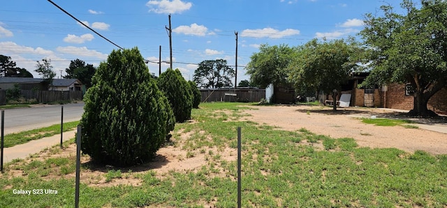 Listing photo 2 for 1928 E Auburn St, Lubbock TX 79403