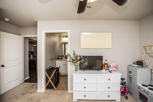 2911 111th St, Lubbock, TX 79423 - bedroom featuring light carpet, connected bathroom, and a ceiling fan