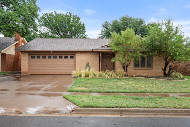 view of front facade featuring a garage and a front lawn