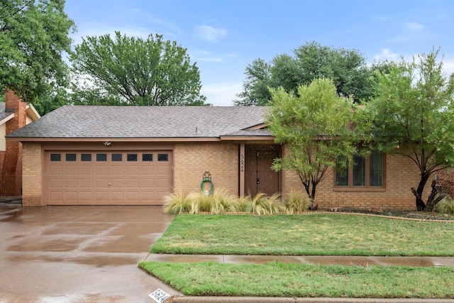 view of front of house featuring a garage and a front yard