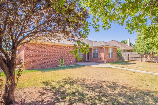 view of front of house with a patio area and a front lawn