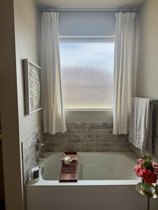 7101 22nd St, Lubbock, TX 79407 - full bath with a garden tub
