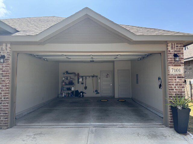 7101 22nd St, Lubbock, TX 79407 - view of garage