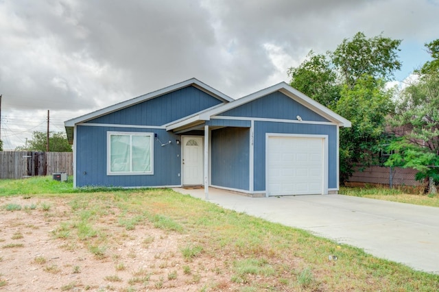 view of front of house featuring a garage and a front yard