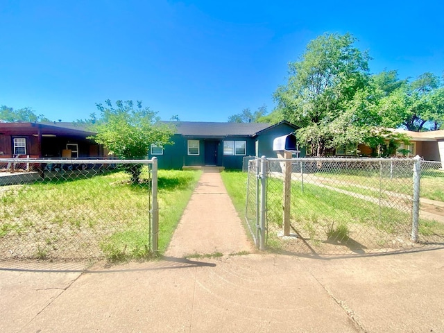 view of front of house featuring a front lawn