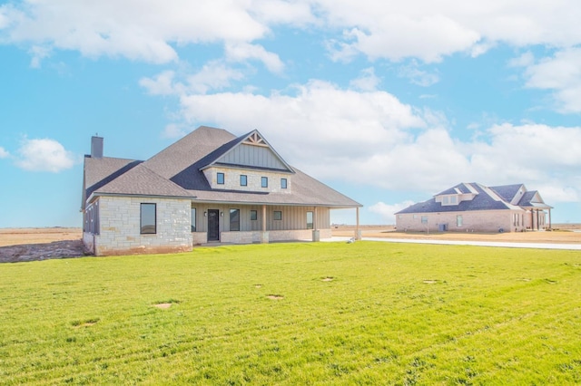 view of front facade with a front yard