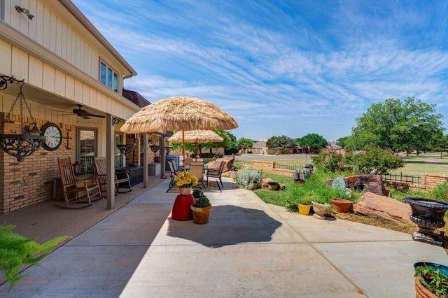 view of patio with ceiling fan