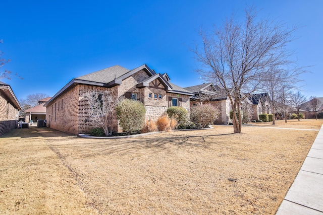 view of front of house featuring central AC and a front yard