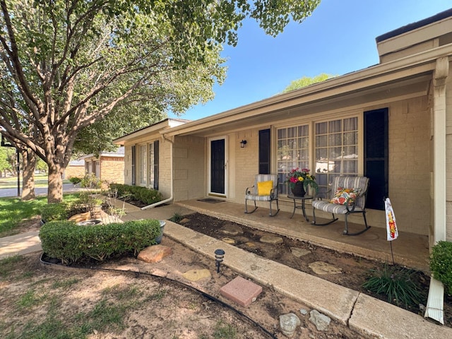 property entrance featuring covered porch