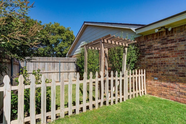 view of yard featuring a pergola